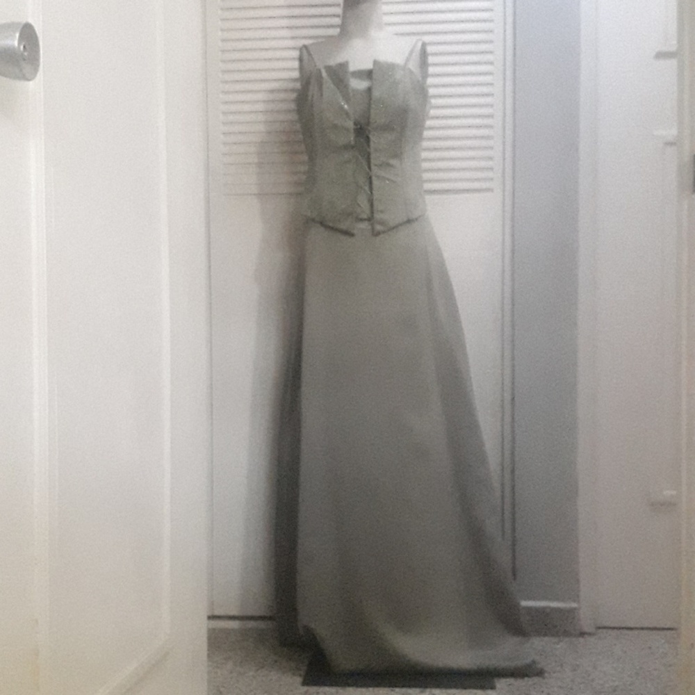 Two pieces gown with stole.